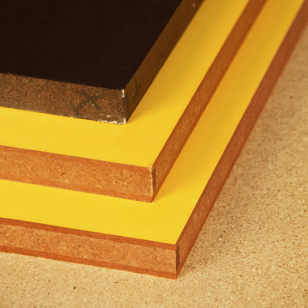 Beschichtete Leichtbau-Schalplatten im Querschnitt